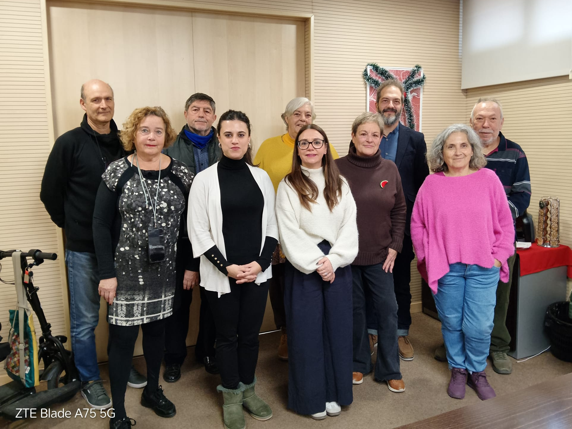 Foto conmemorativa de la firma entre las tres cooperativas y el Ayuntamiento de Rivas.